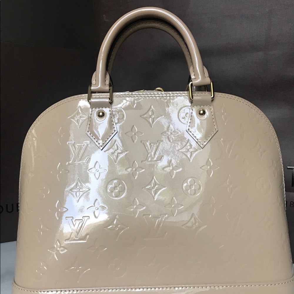 Louis Vuitton Alma Vernis PM Dune (Nude) Bag - Picture 2 of 8
